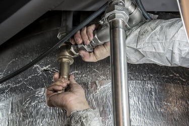 Fixing Common Plumbing Issues: A Homeowner's Guide